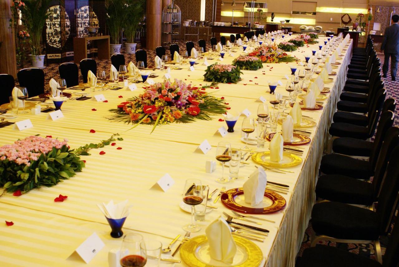 Holiday Inn Binhai Tianjin Buitenkant foto
