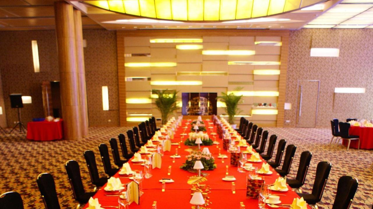 Holiday Inn Binhai Tianjin Buitenkant foto