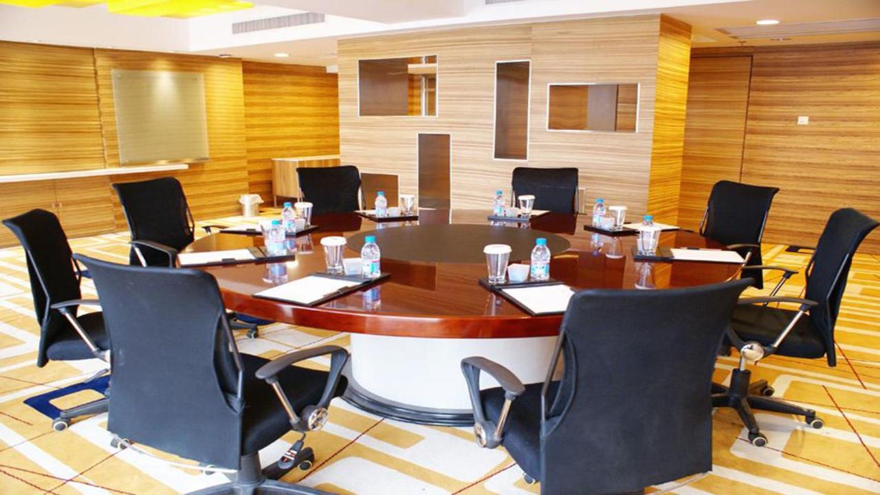 Holiday Inn Binhai Tianjin Buitenkant foto
